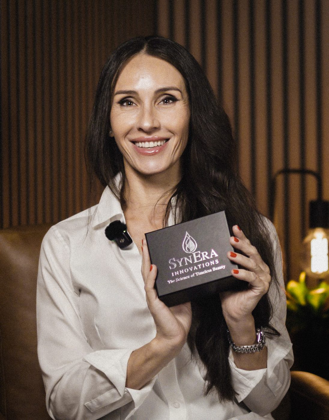 The founder of SynEra Innovations holding the Crème Régénérante gift box