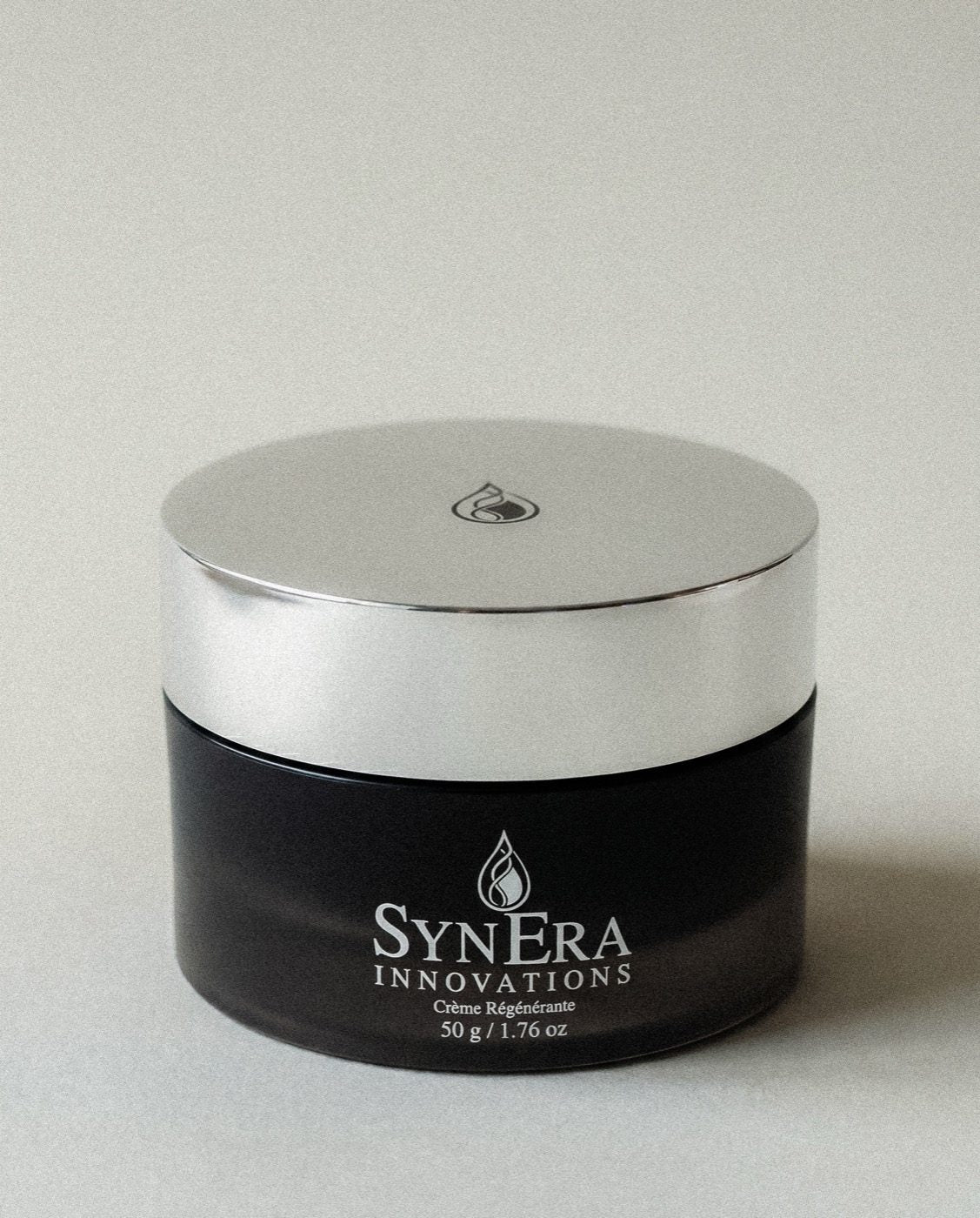 Crème Régénérante — a matte-black jar with a mirror-chrome lid
